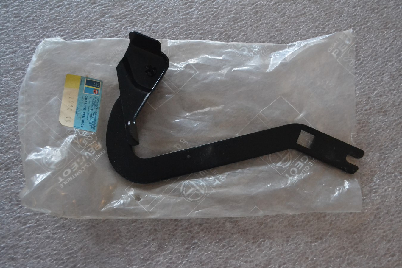 Charnière droite de capot avant pour Peugeot 305