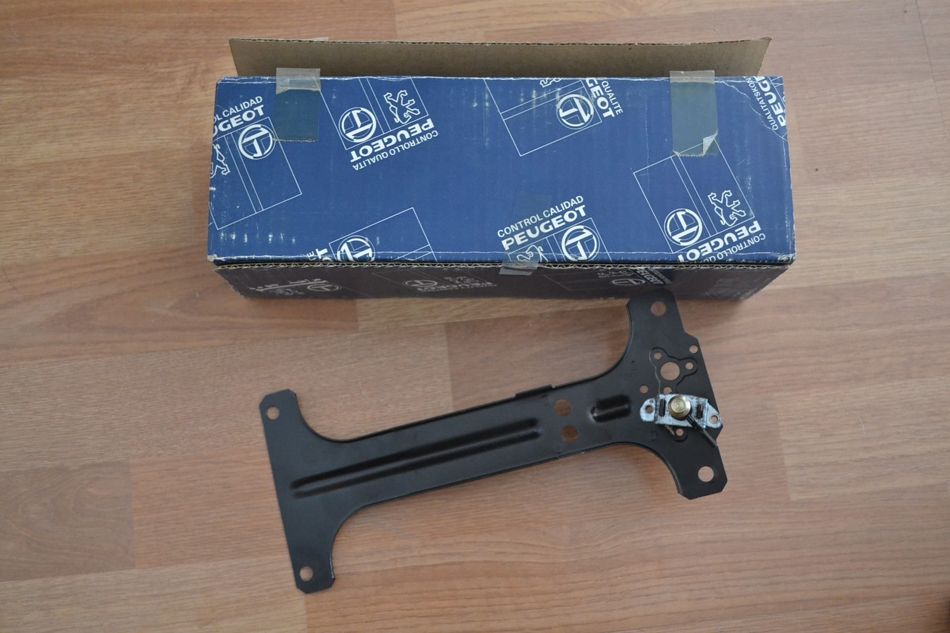 Platine / support de phare avant droit pour Peugeot J5