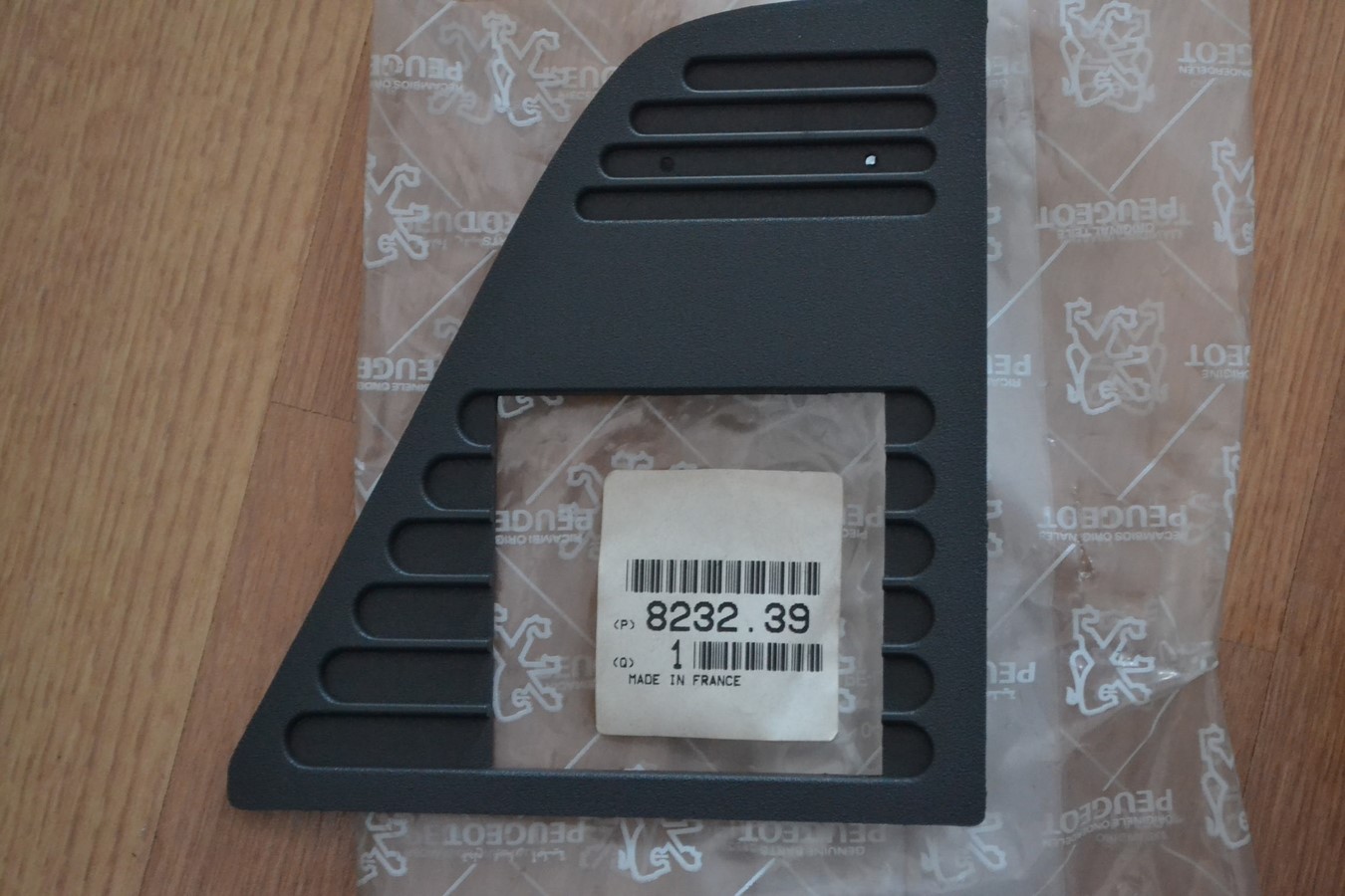 Habillage aérateur gauche de tableau de bord, gris anthracite, pour Peugeot 309 série 1 de 1986 à 94