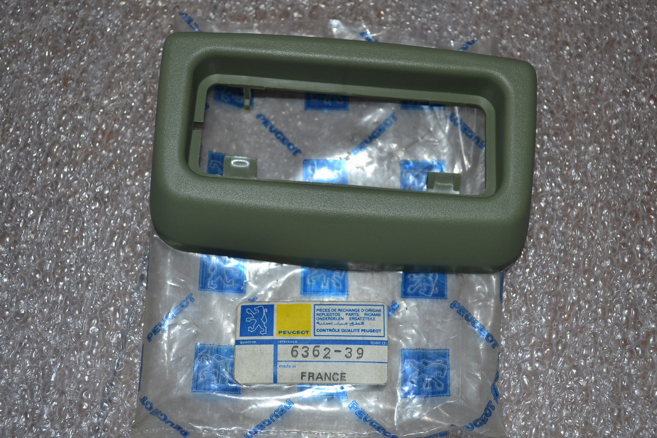 Support plafonnier arrière Peugeot 505, vert 7414