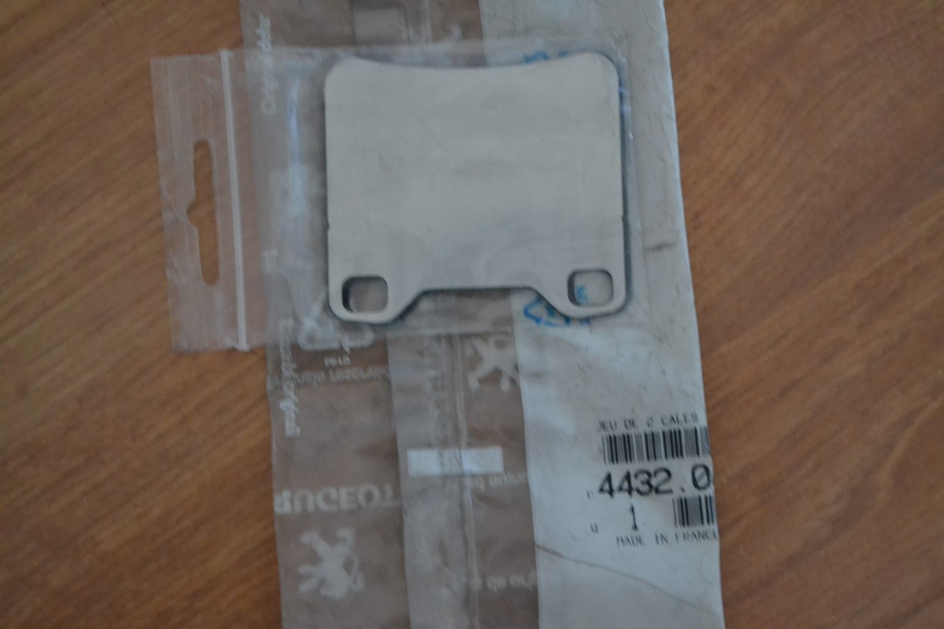 Jeu de 2 cales de plaquettes de frein d\'étrier arrière TEVES pour Peugeot 406