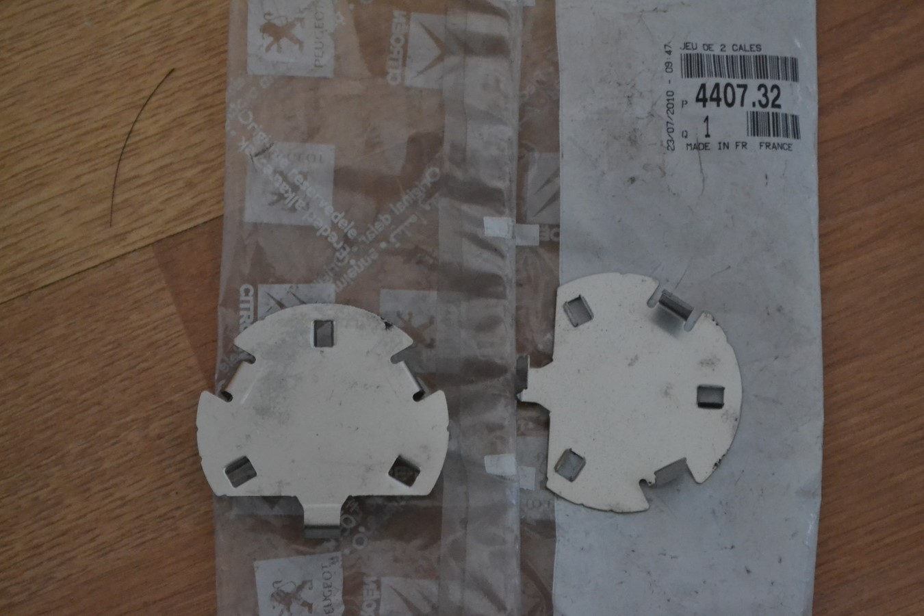 Jeu de 2 cales anti-cliquetis de plaquettes de frein Peugeot 308