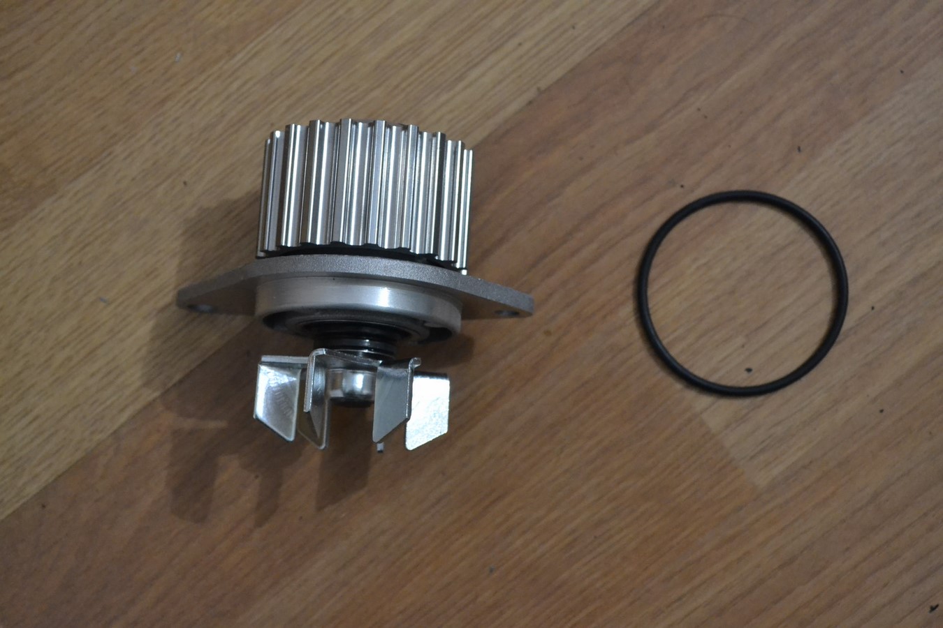 Pompe à eau, pignon 20 dents pour bloc moteur alu, pour Peugeot / Citroen