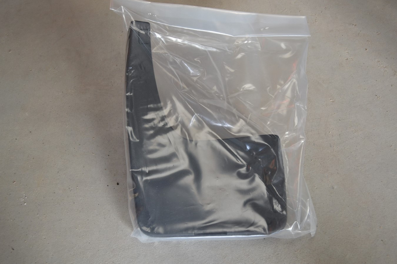 Bavette arrière droite pour Peugeot 206