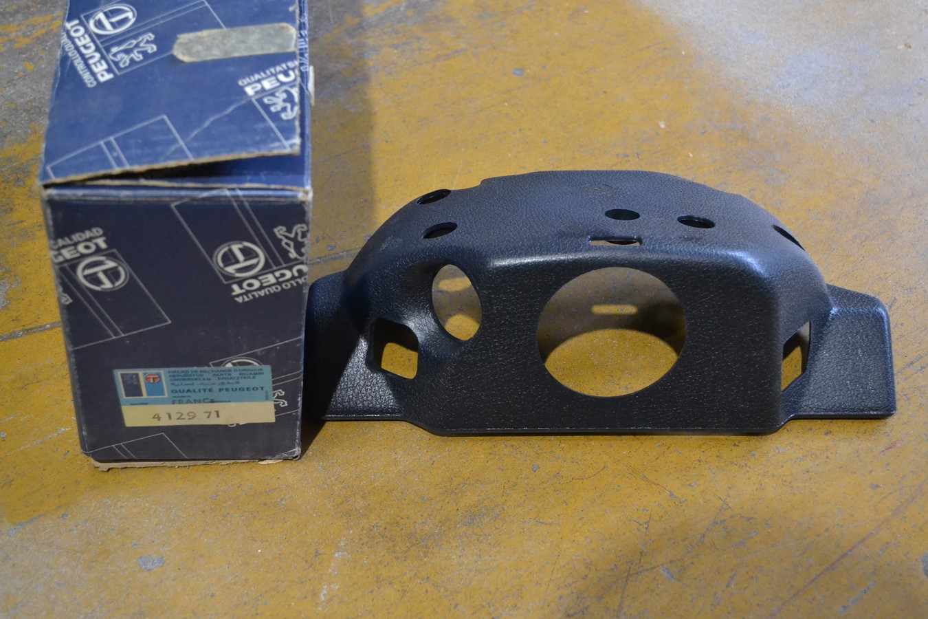 Habillage de colonne de direction, noir, pour Peugeot 305.