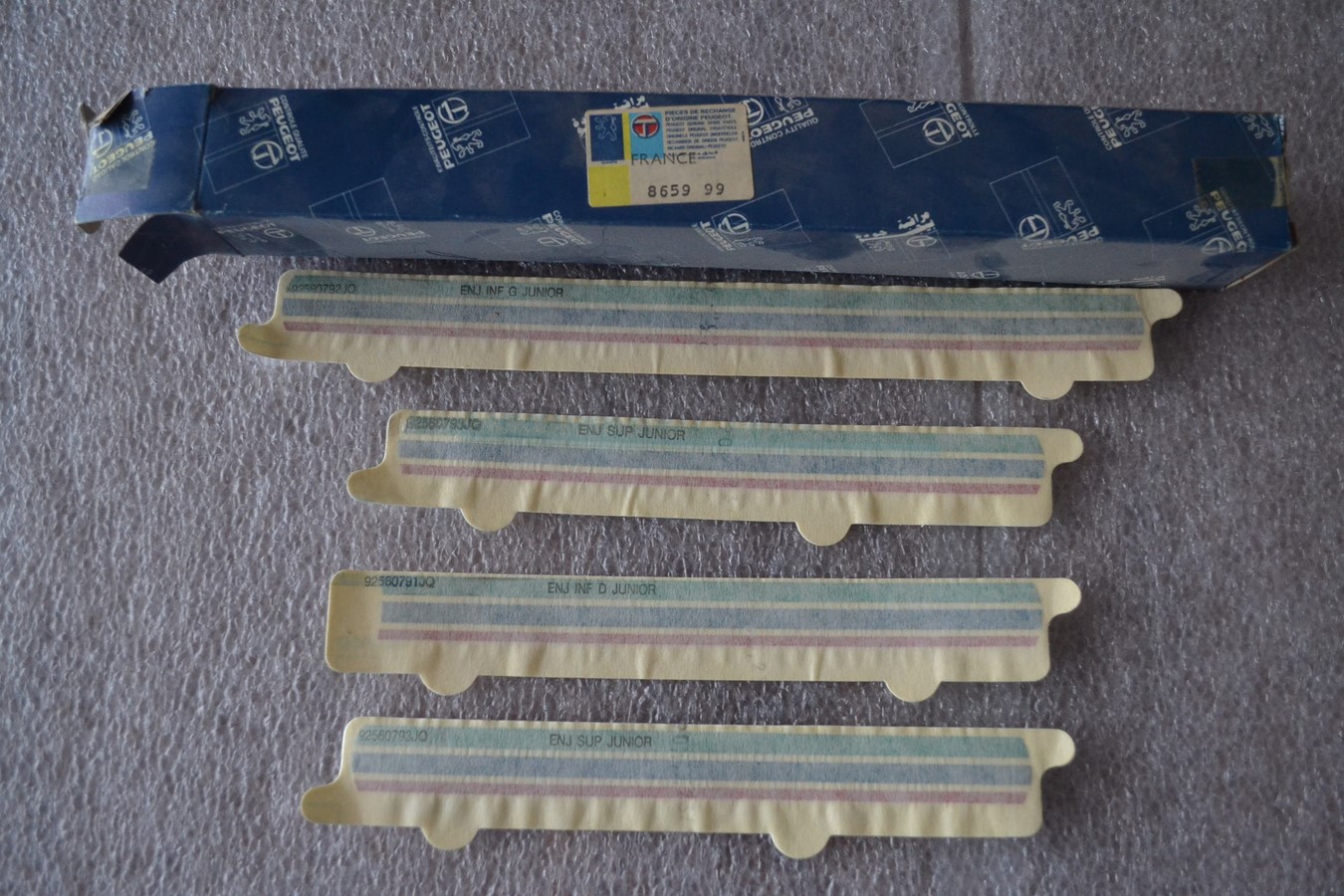 Kit 4 stickers d\'enjoliveurs de custodes arrière pour Peugeot 205 Junior