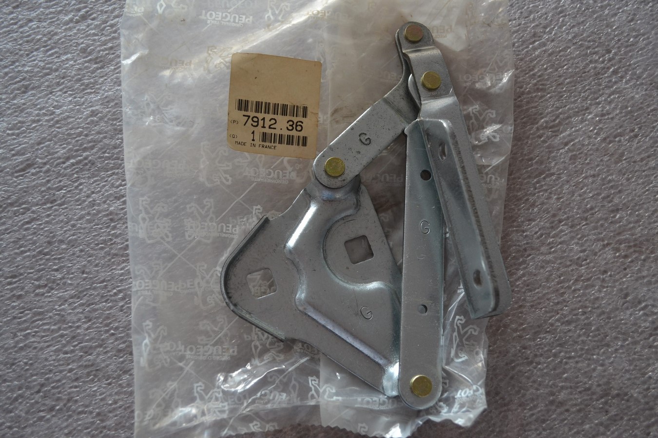 Charnière gauche capot moteur pour Peugeot 605