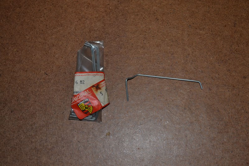 Ressort de blocage d\'optique avec cerclo pour Porsche 911 et 911 Turbo de 1970 à 1994