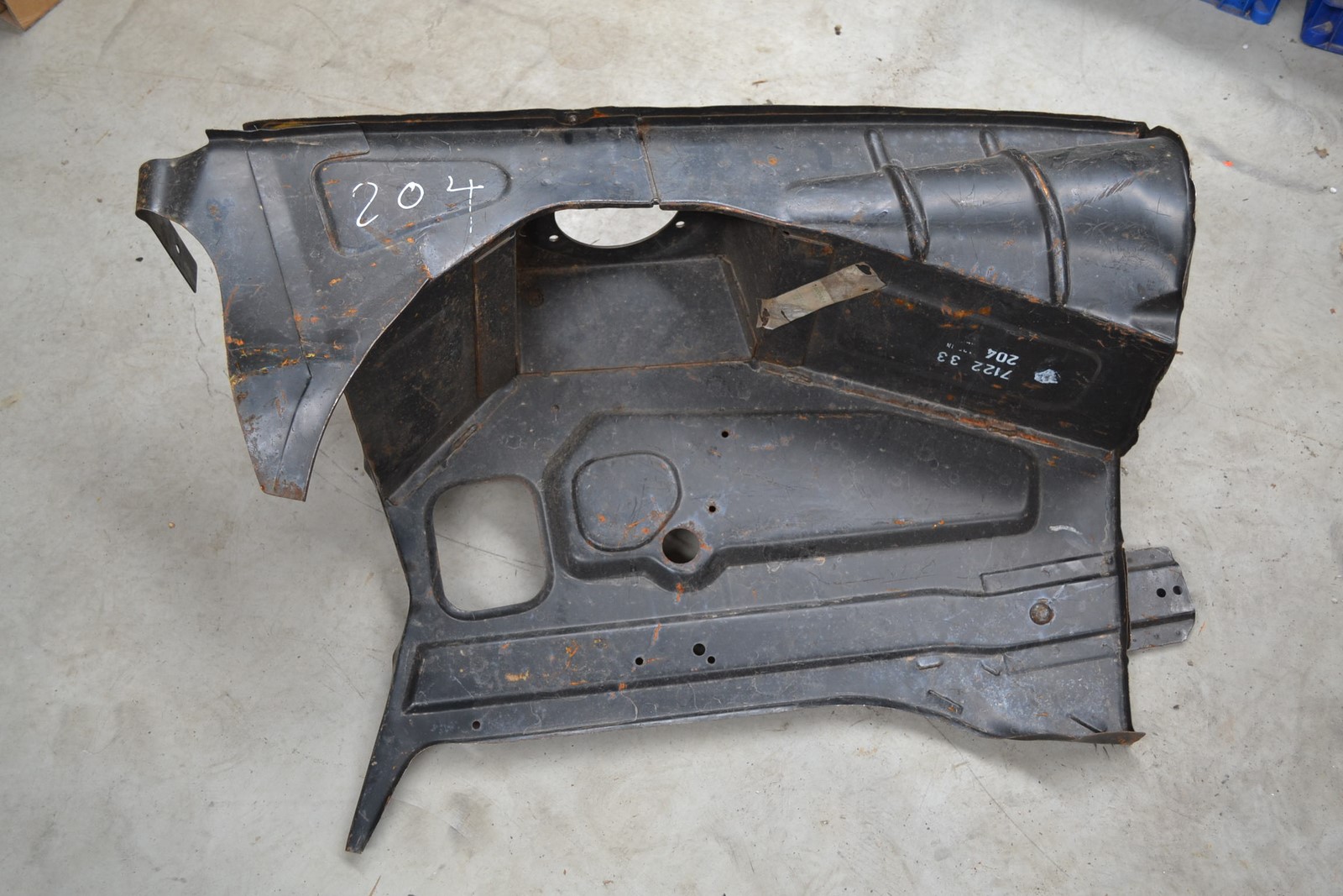 Passage de roue avant droit Peugeot 204-304 tous modèles