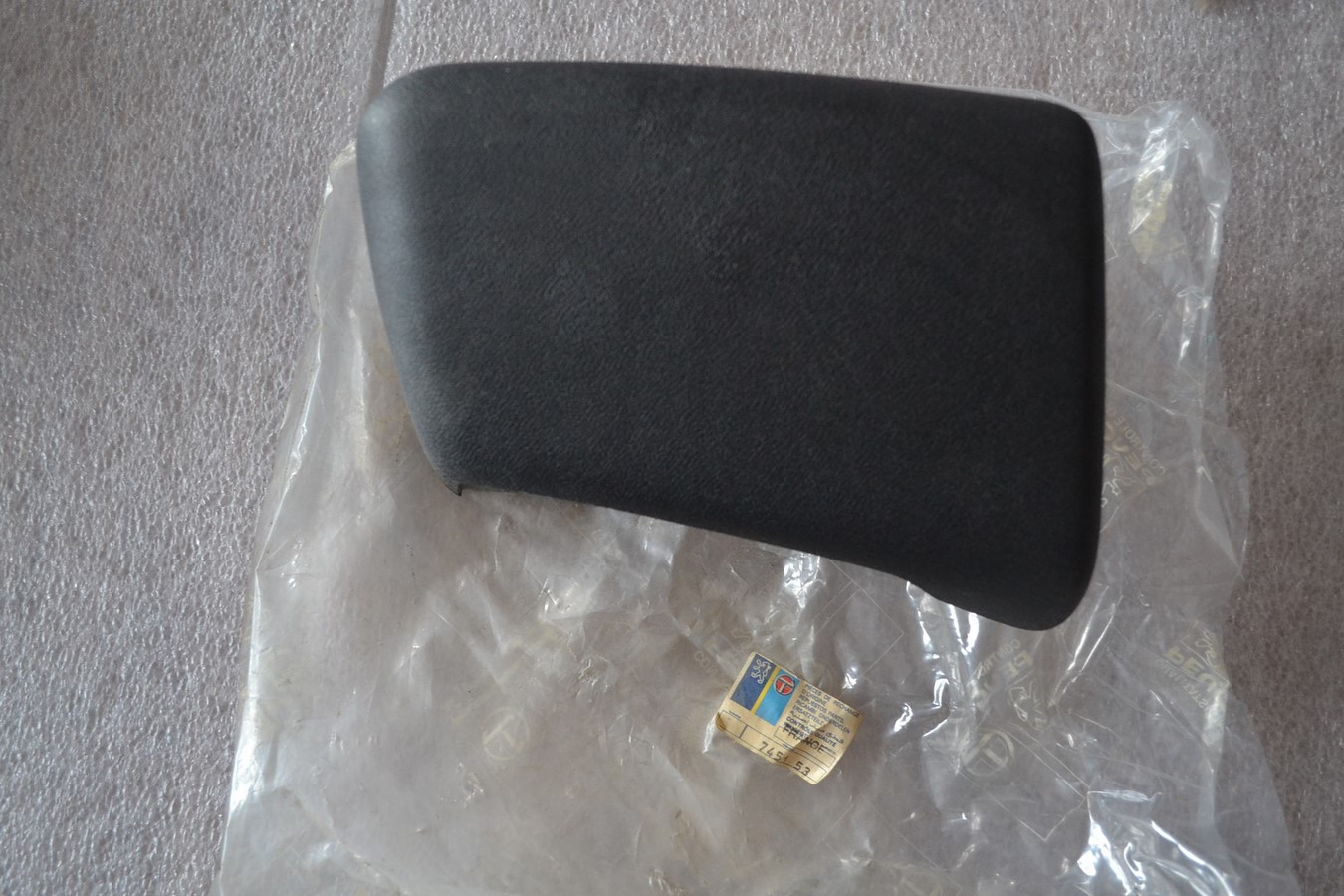 Angle pare-chocs arrière droit Peugeot 305 break avant 07/1982
