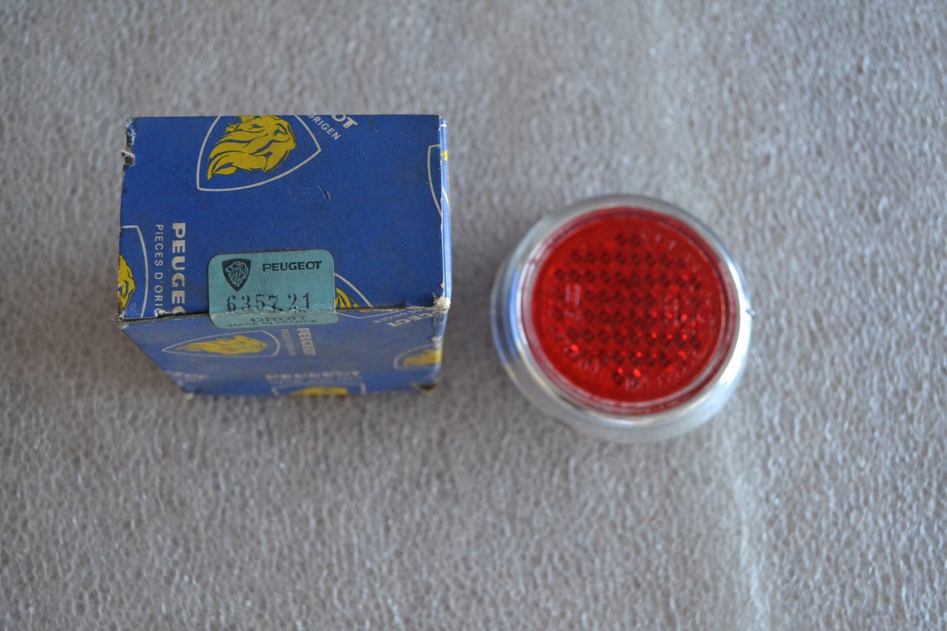 Catadioptre rond arrière droit Peugeot 404 avant 11/1965