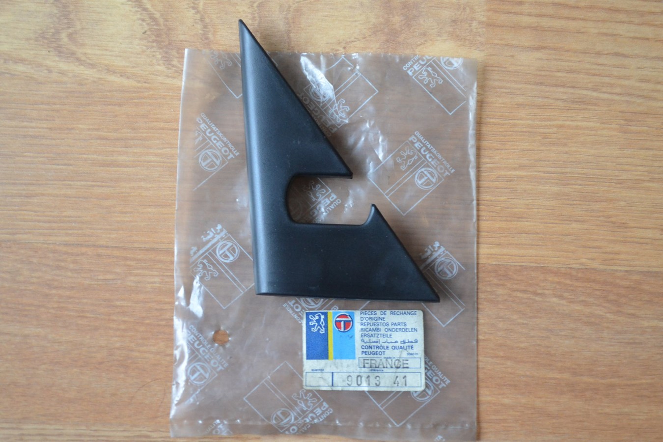 Enjoliveur de gousset de rétroviseur gauche, modèle avec trou, lisse, Peugeot 305, neuf