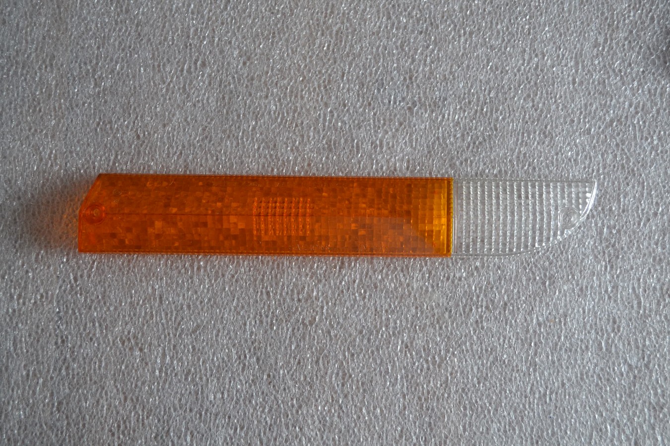 Cabochon de feu avant bicolore gauche Peugeot 504 berline break