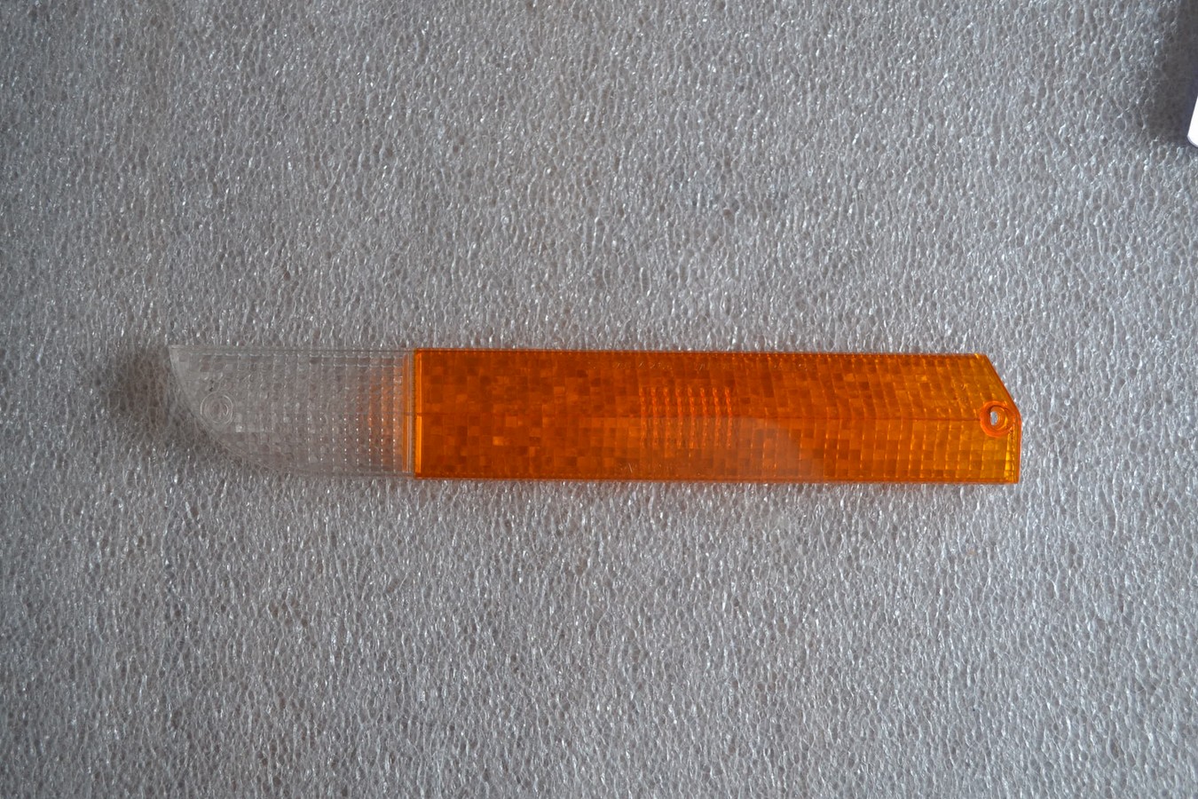 Cabochon de feu avant droit bicolore Peugeot 504 berline et break
