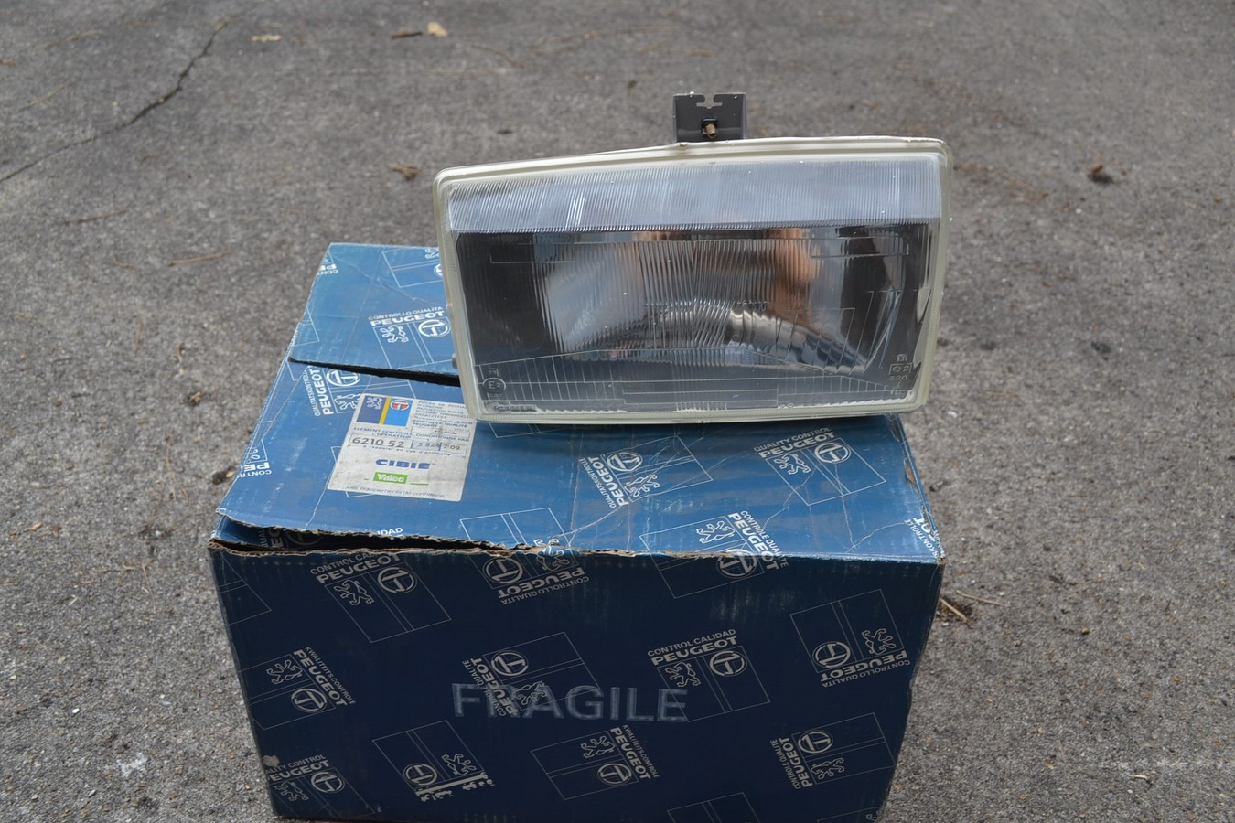 Phare gauche CIBIE, ampoule CE, Peugeot 305 avant 06/1982