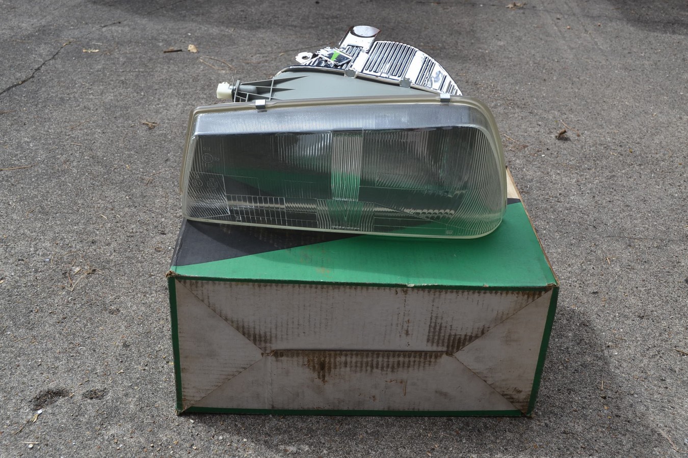 Phare gauche, Ducellier, ampoule CE, Peugeot 505 1979/89, neuf
