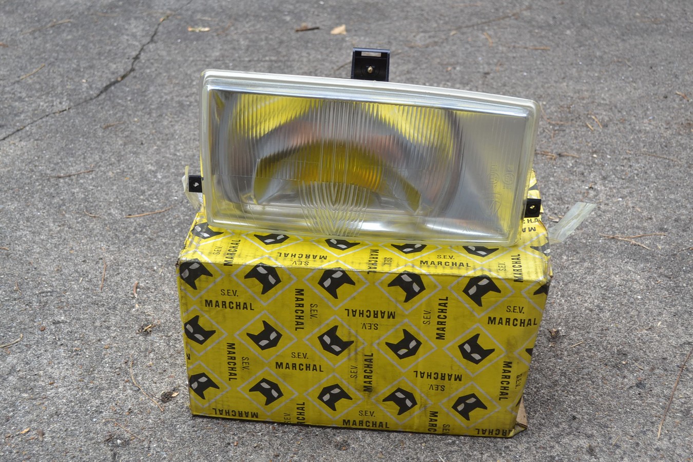 Phare gauche SEV Marchal Amplilux Biode, Peugeot 104 coupé et berline, neuf