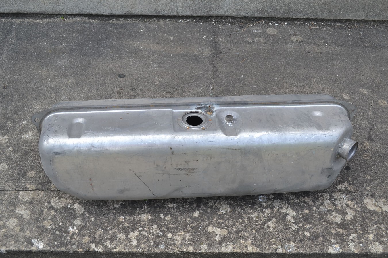 Réservoir à carburant Peugeot 604 jusqu\'au n° de série 6547651, neuf d\'origine