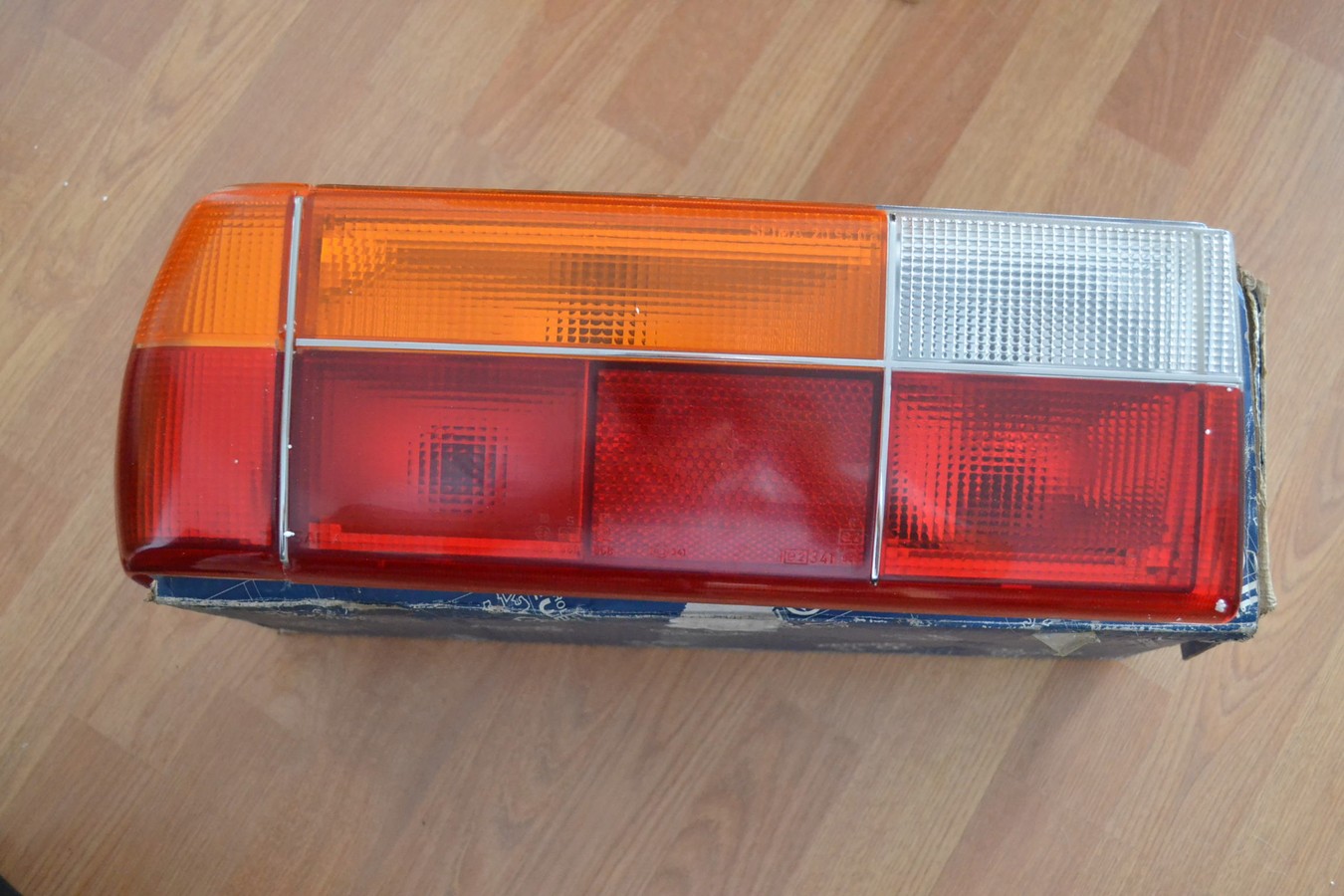 Feu arrière gauche complet, SEIMA 20950G, Peugeot 305 série 2, neuf d\'origine