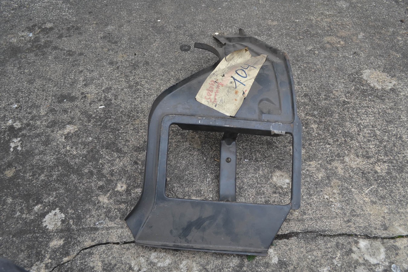 Support de feu arrière droit Peugeot 104 berline avant 1977, neuf