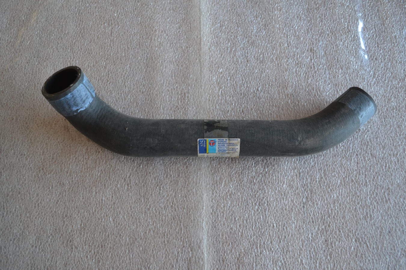 Durite inférieure de radiateur Peugeot 504 505 604 D et TD, neuve
