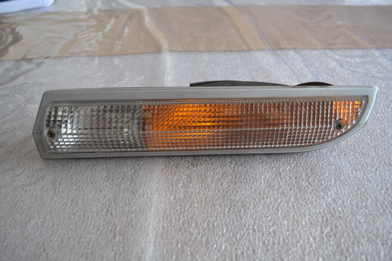 Feu avant gauche, bicolore, tour gris, Peugeot 504 après 07/1979