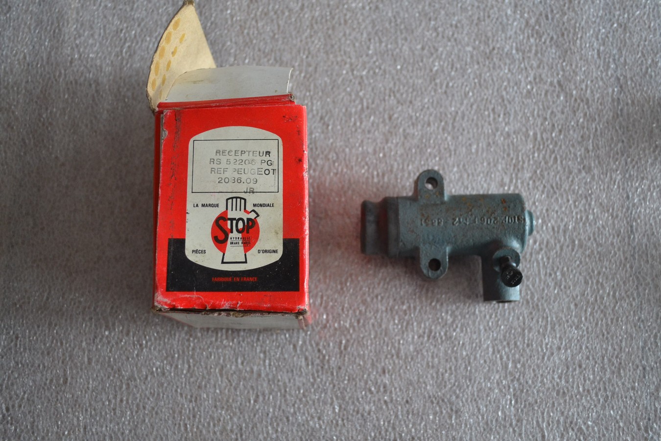 Récepteur d\'embrayage, vissé, Peugeot 504 Diesel Indenor, neuf