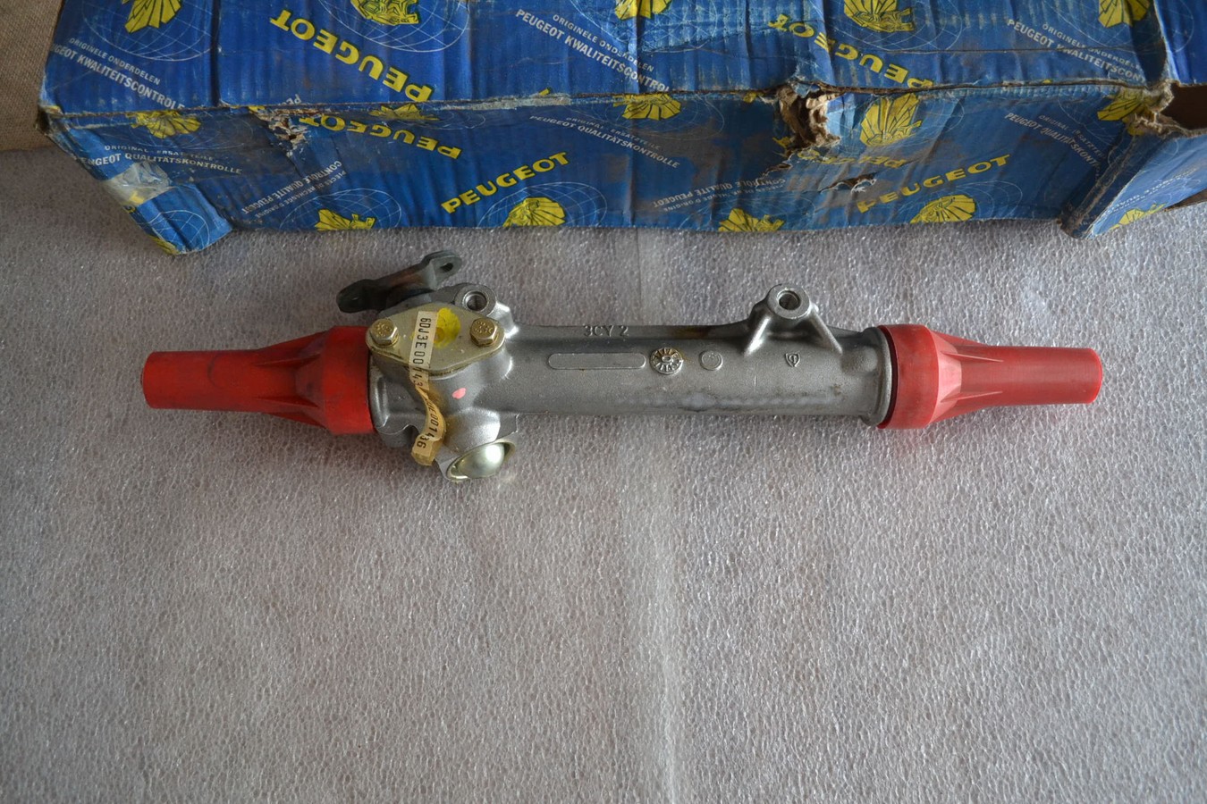 Crémaillère de direction Peugeot 304, neuve