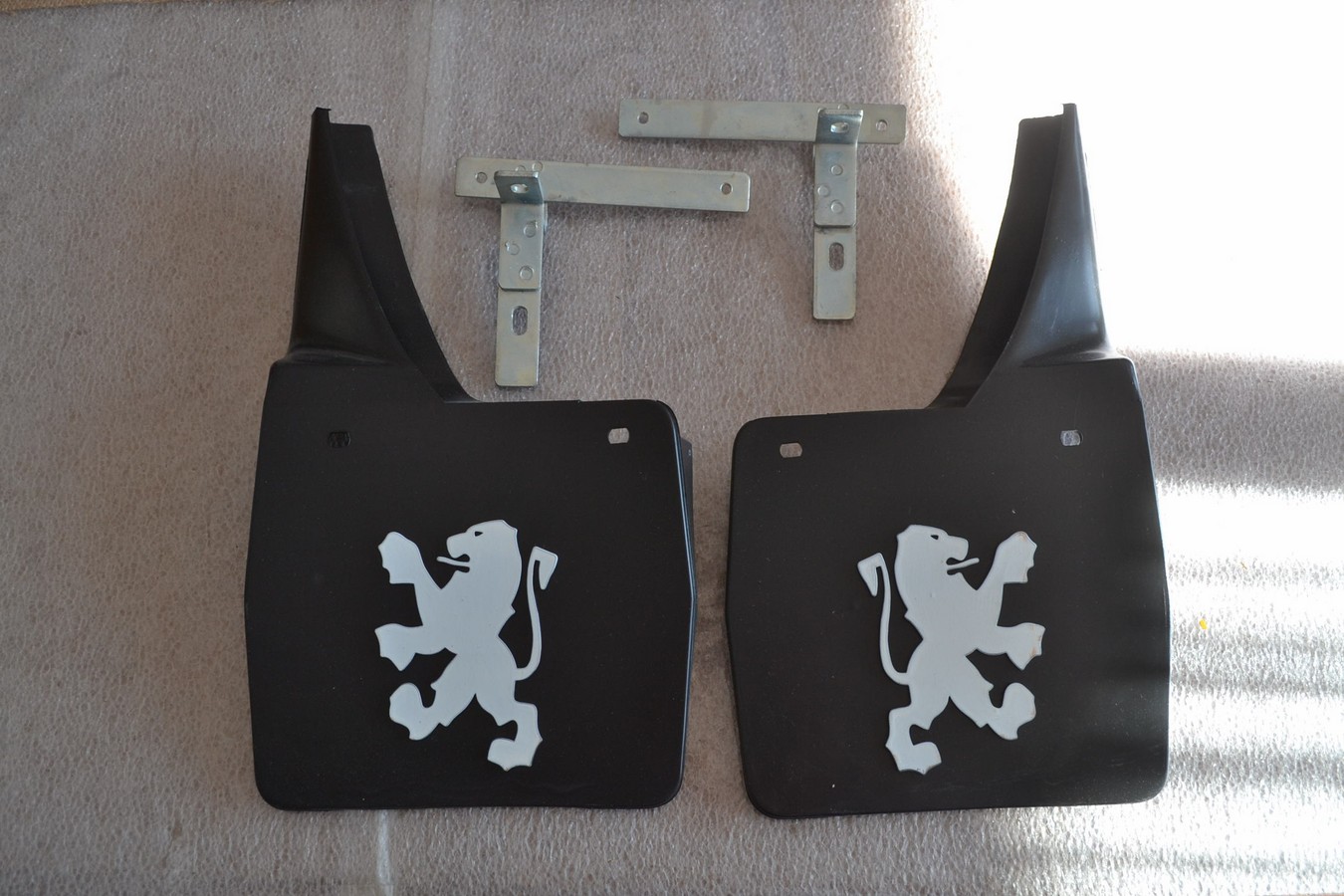 Jeu de bavettes Peugeot 104 204 304 305 504 505 604, neuve