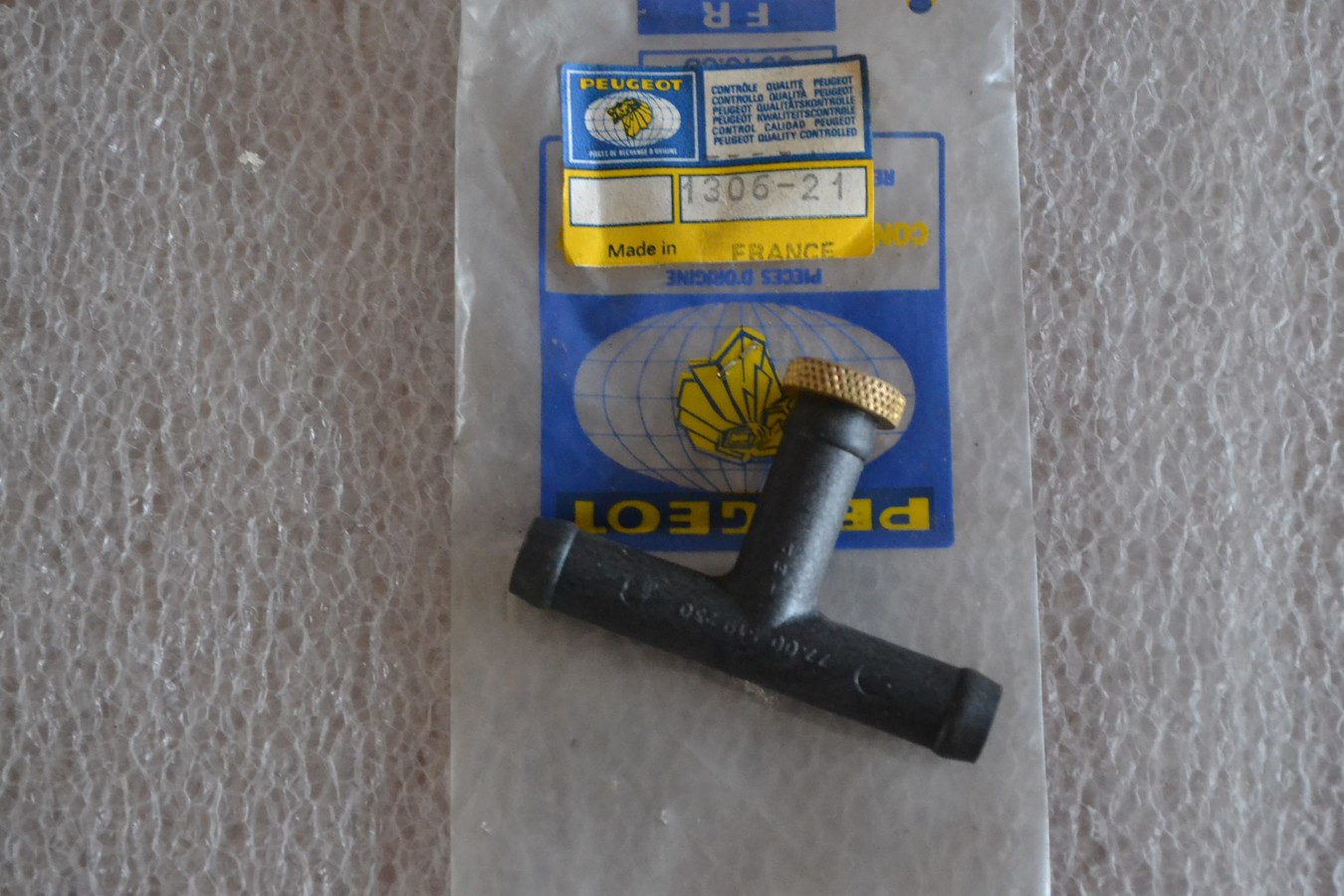 Purgeur sur circuit d\'eau Peugeot 104, neuf