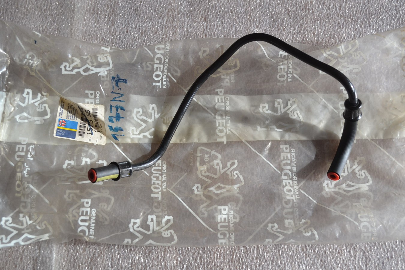 Tuyau d\'alimentation tous carburants Peugeot 306 tous modèles