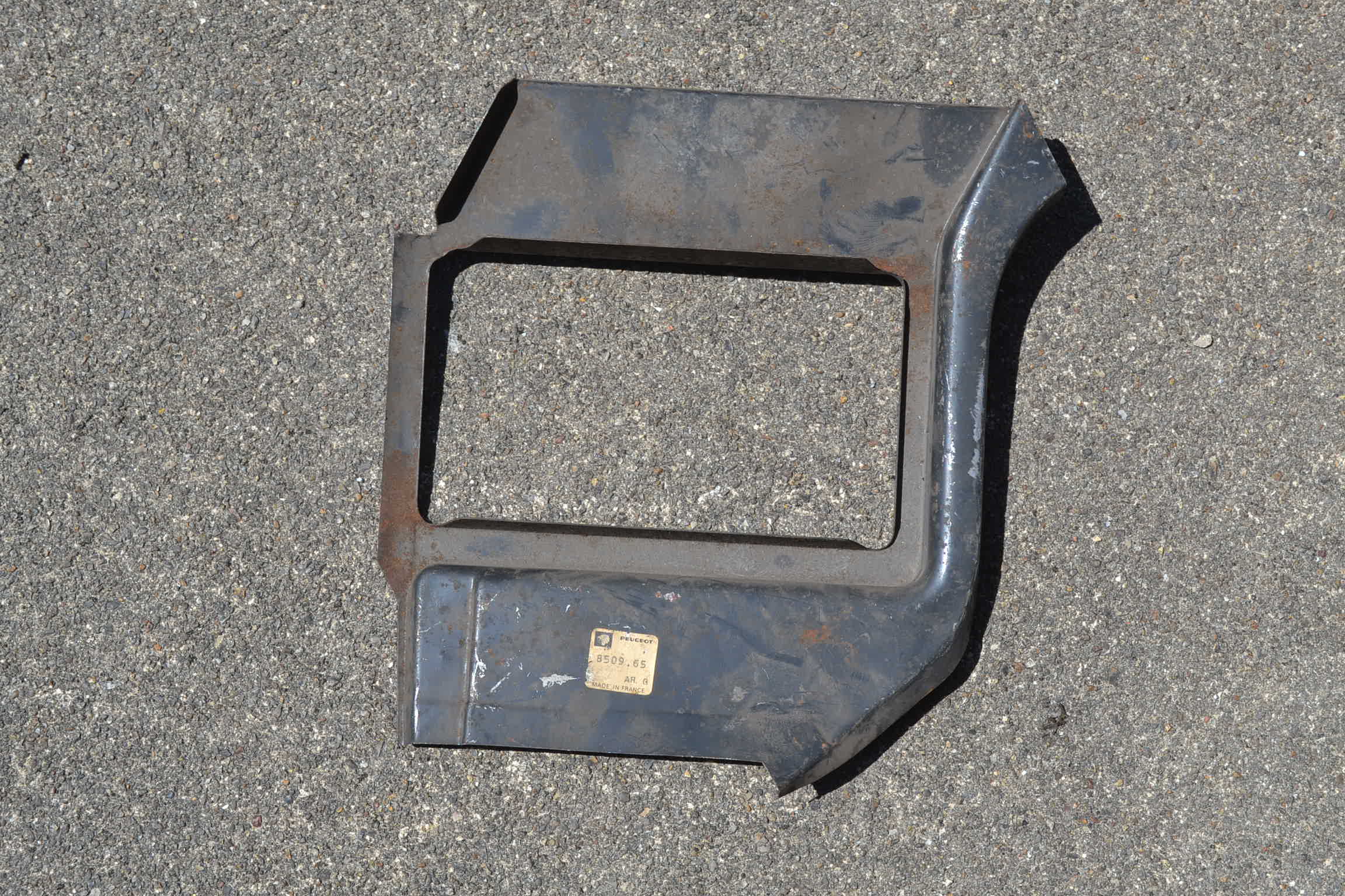 Tôle de feu arrière gauche Peugeot 104 de 1977 à 1981, neuve