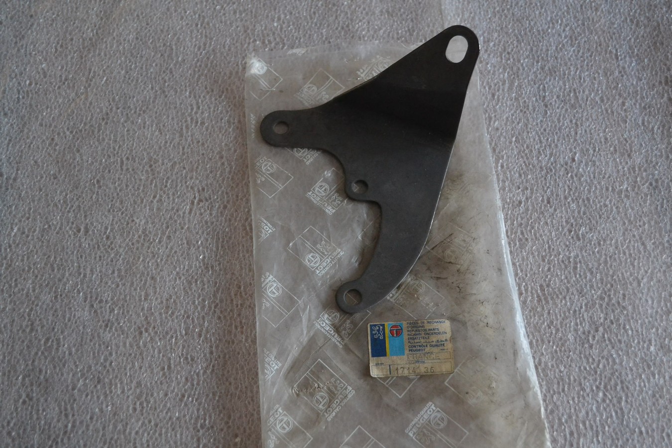 Support échappement Peugeot 504 Coupé et Cabriolet, neuf