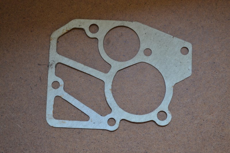 Joint de boîtier d\'eau sur culasse Peugeot 204 304 essence
