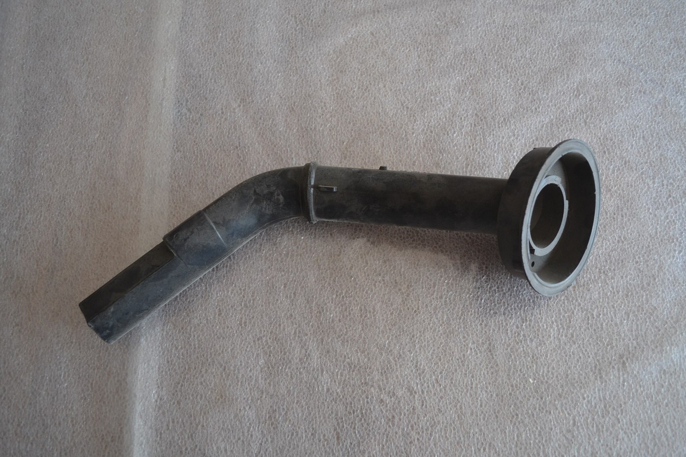 Goulotte remplissage de carburant Peugeot 104