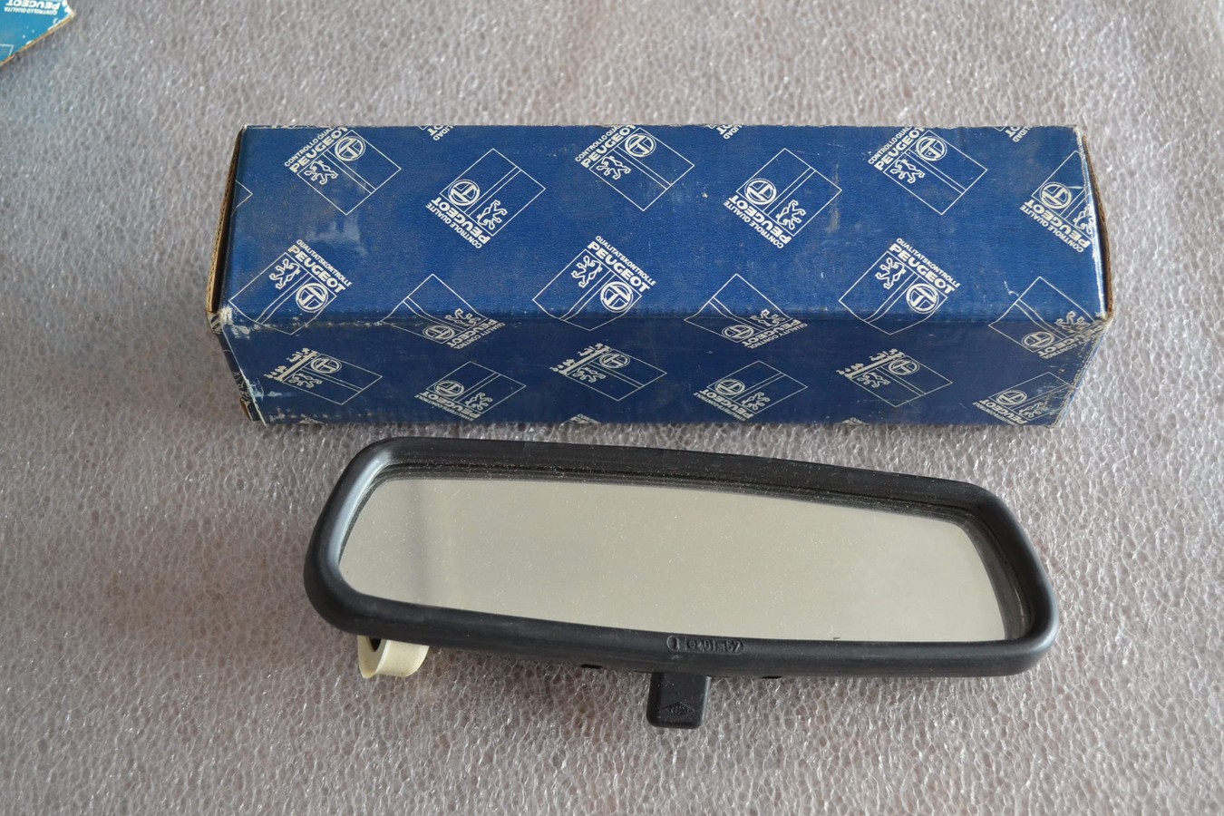Rétroviseur intérieur vissé Peugeot 104 204 304 404 504, 65x215mm