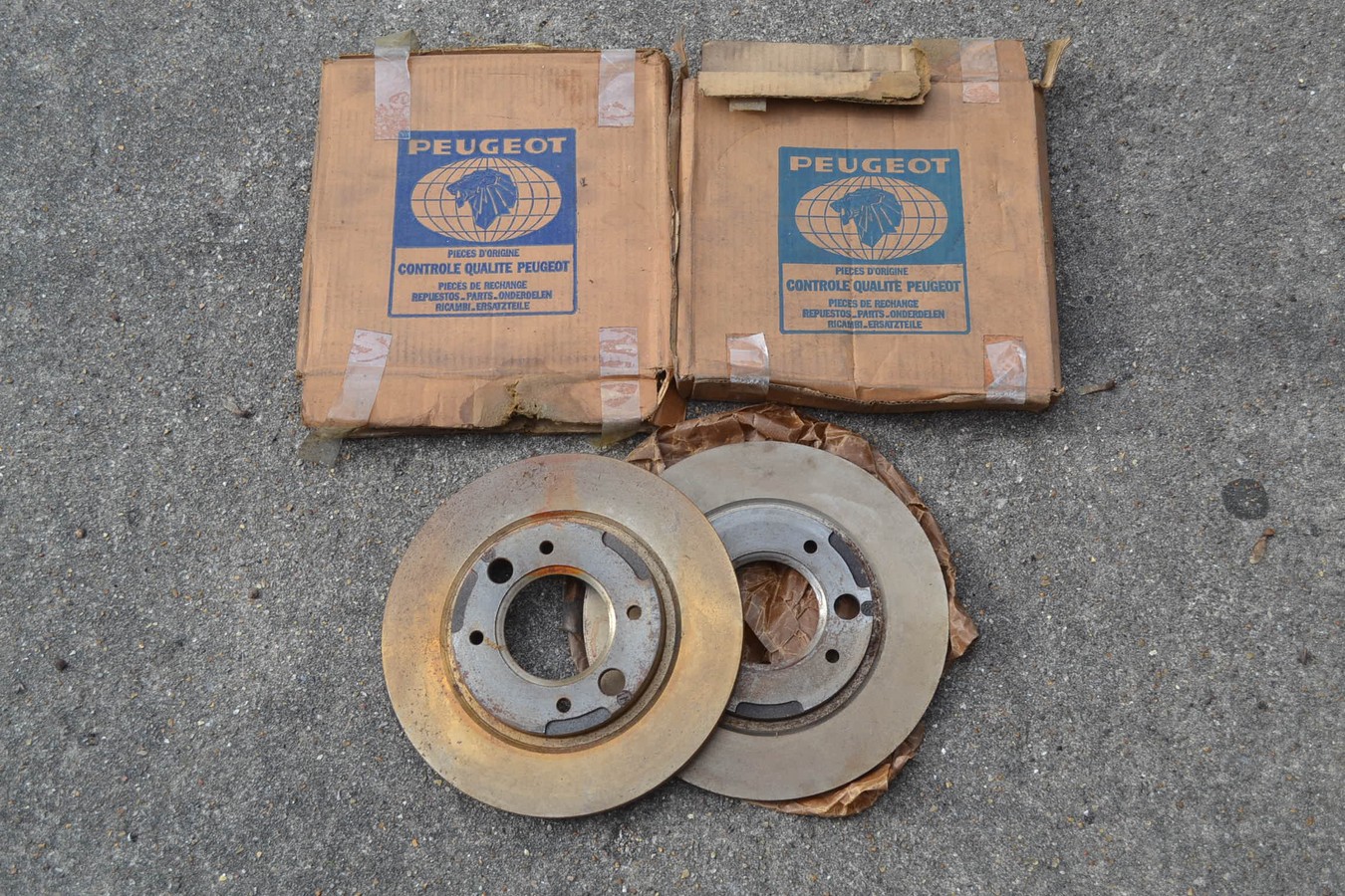 Paire disques de frein AV, non ventilés, Peugeot 504, diam = 273mm