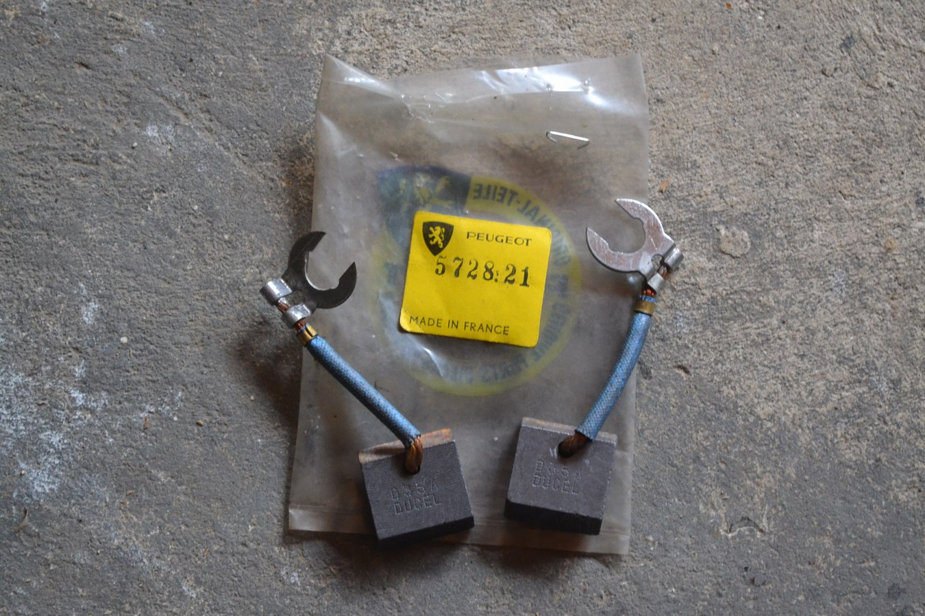 Jeu de charbons UX48 pour Dynamo Ducellier, Peugeot - Renault, neuf