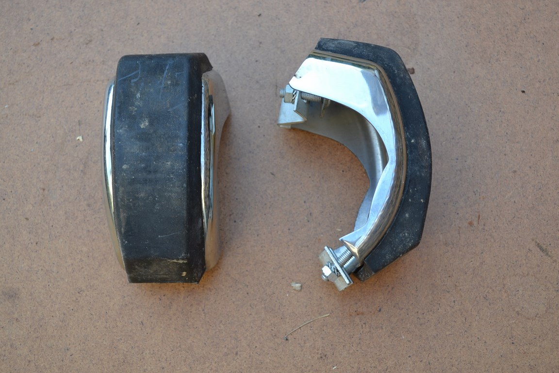 Paire de butoirs de pare-chocs AR Peugeot 204