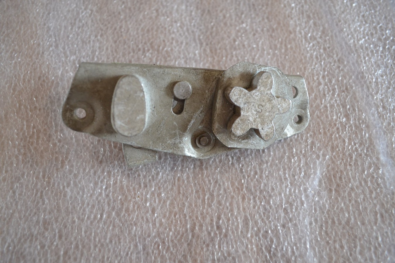 Serrure de porte AV / AR DTE Peugeot 403 tous modèles, neuve
