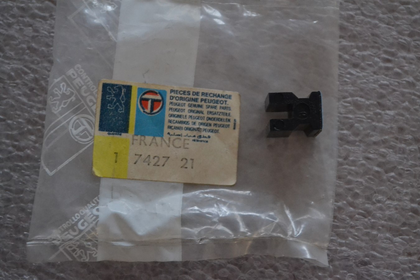 Butée fixation pare choc arrière Peugeot 205