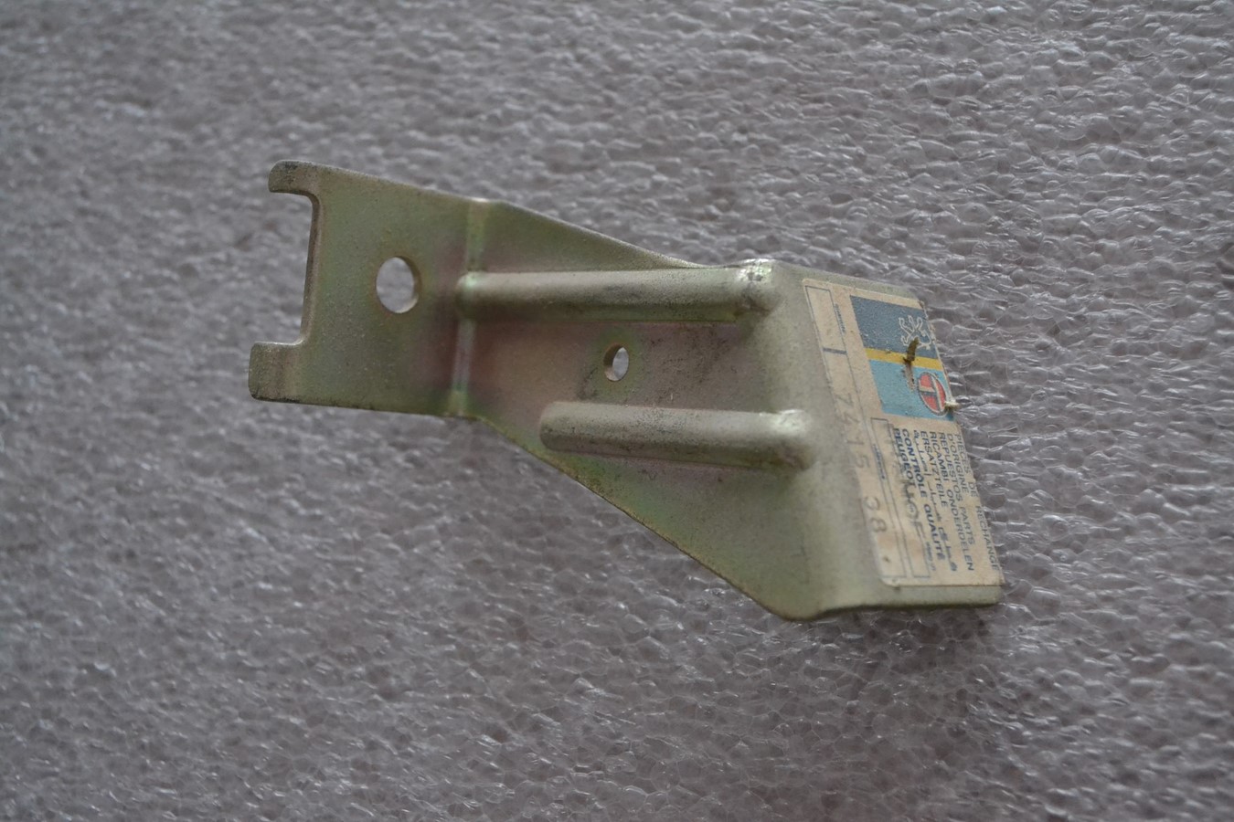 Ferrure intermédiaire Pare choc arrière Peugeot 104