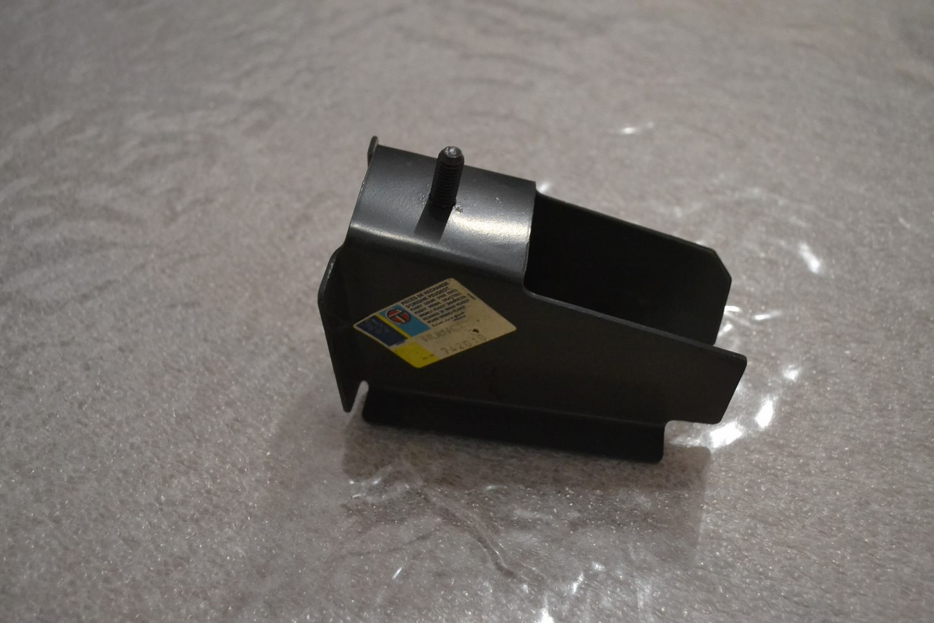Support central pare choc arrière Peugeot 104