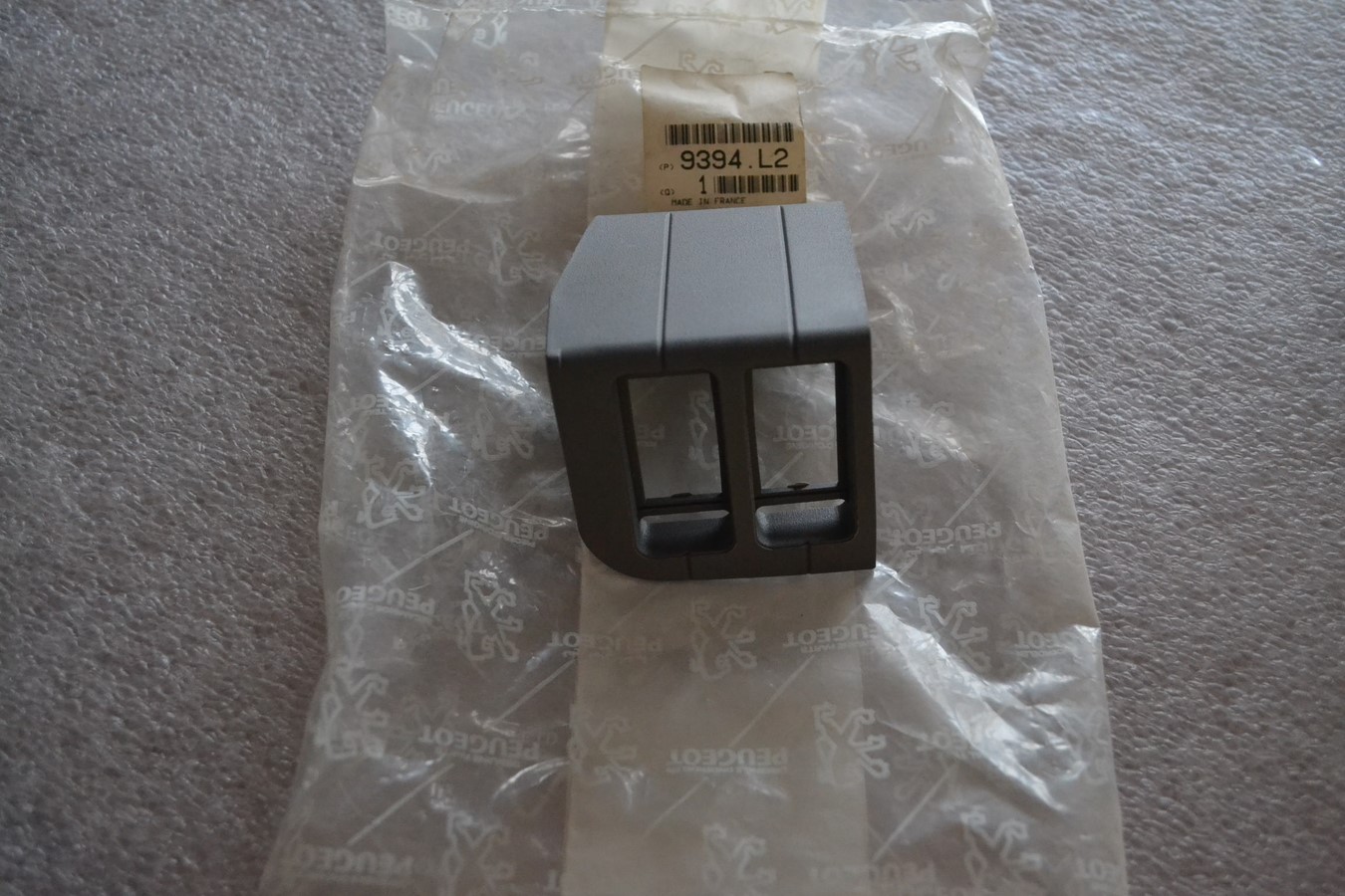 Support gauche interrupteurs lève-vitre Peugeot 205