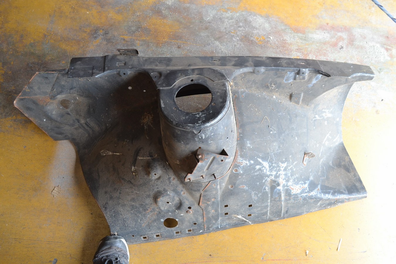 Doublure, passage de roue avant gauche Peugeot 505