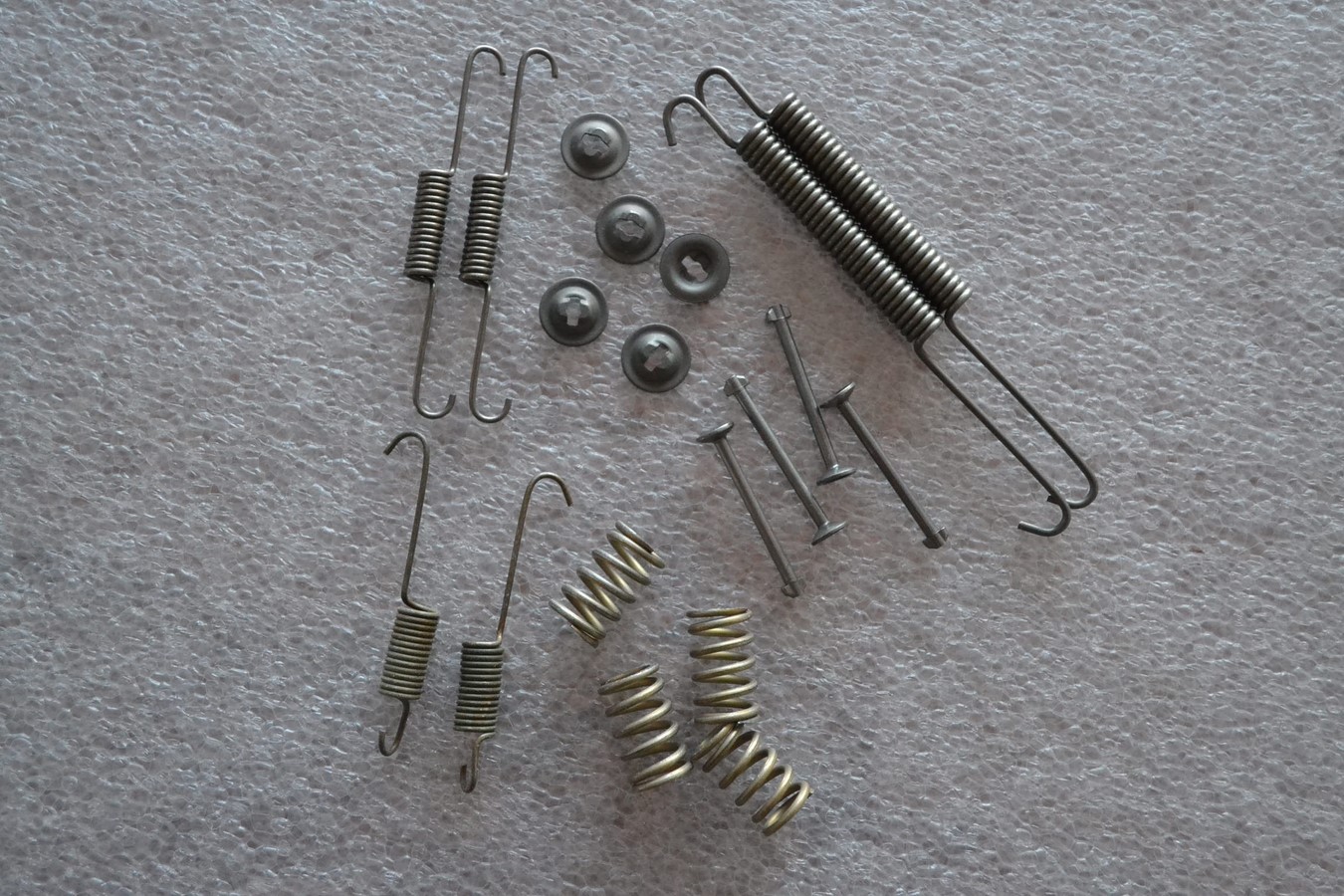 Ressorts mâchoires frein arrière Peugeot 504