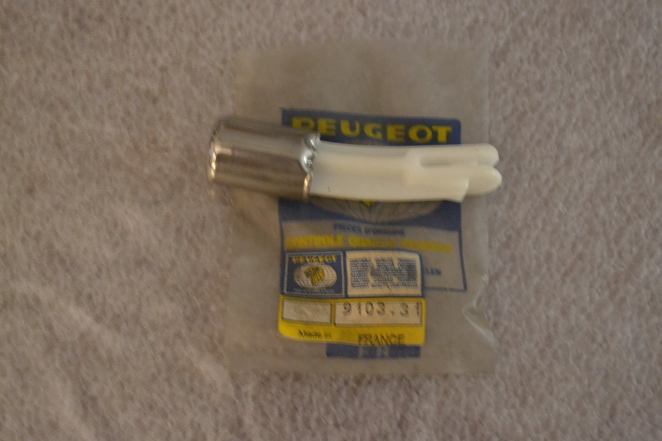 Bouton poussoir porte arrière Peugeot 104