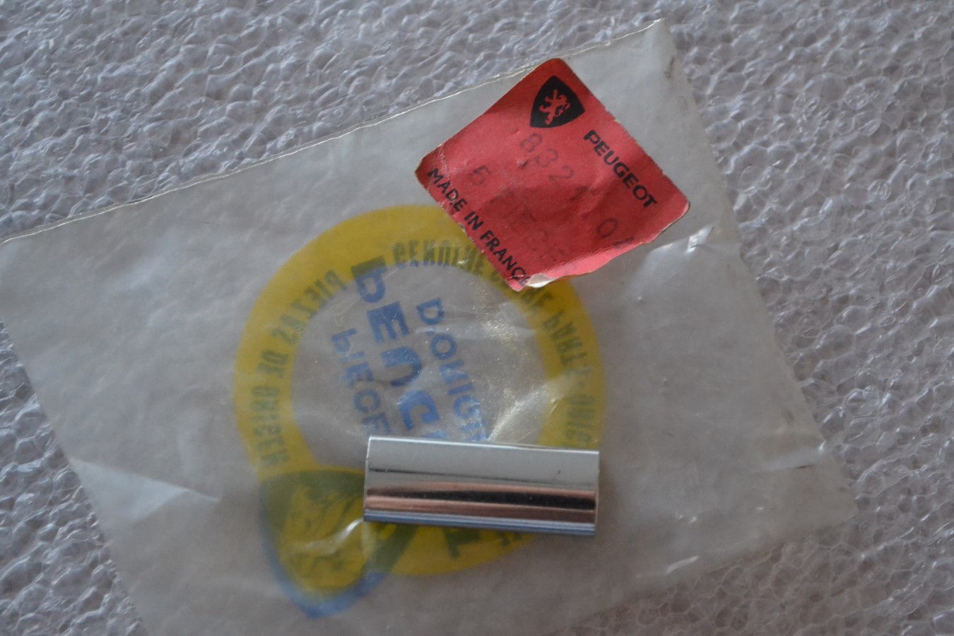 Clé de joint pare brise pavillon Peugeot 504 berline