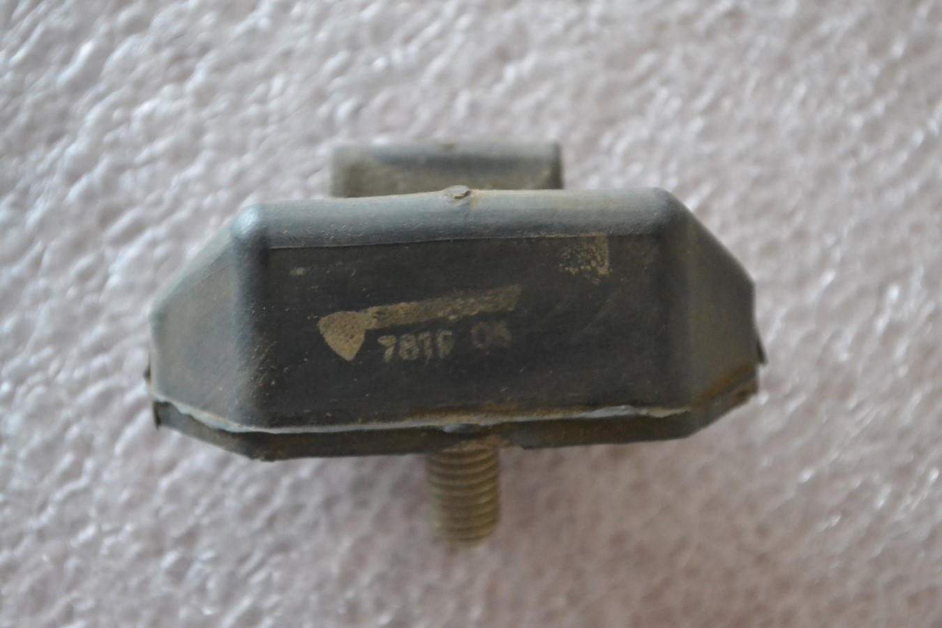Butée calandre basse Peugeot J7