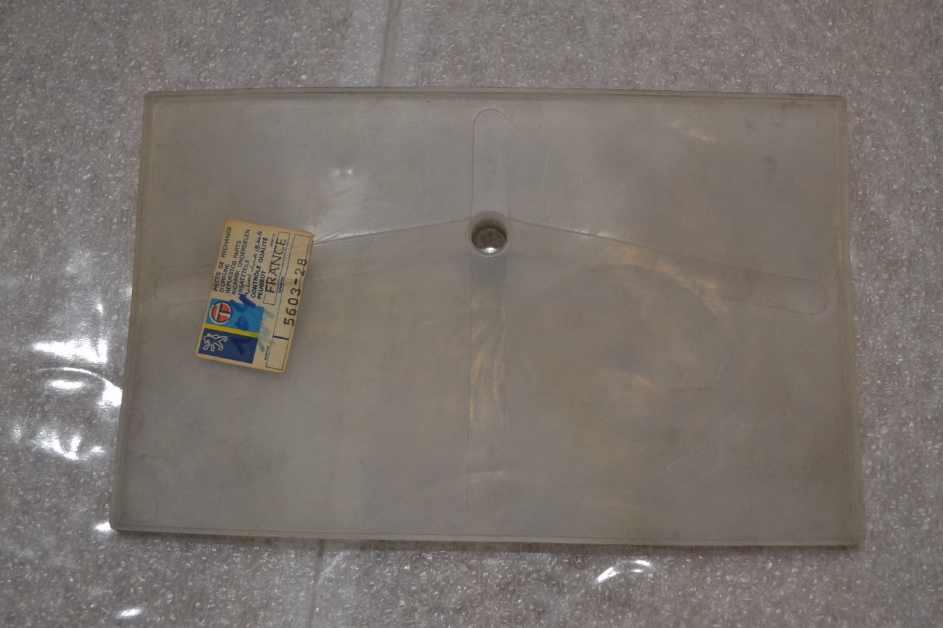 Protection plastique bac batterie Peugeot 104